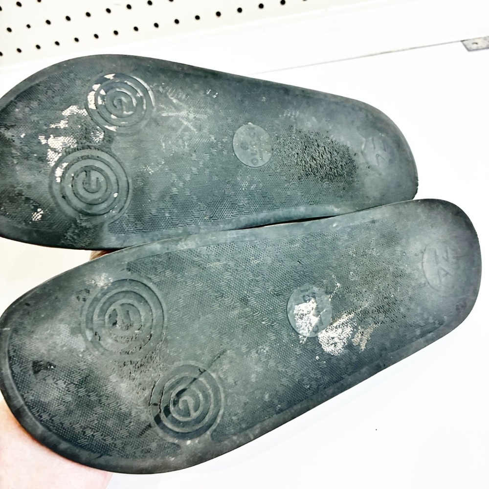 Gucci  | Supreme Pool Slides 41 - Picture 3 of 4